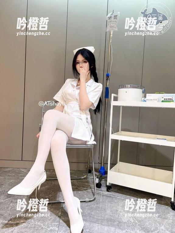 AT鲨的这部皮衣写真集让人蠢蠢欲动，更新后整个鱼池都是浮动的波纹啊。