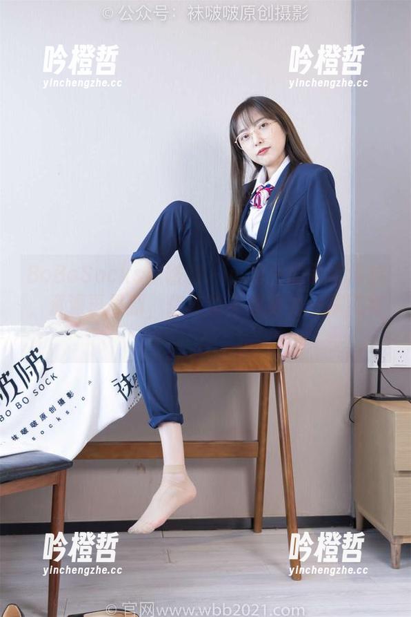 BoBoSocks袜啵啵 - 小甜豆的吊带肉丝，资源再最新，你敢说不想努力一探究竟？