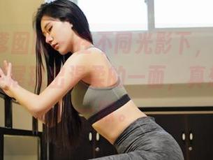 Feilin嗲囡囡 – 在不同光影下，G干干的礼服图库展现出温柔的一面，真想进去瞅一瞅。