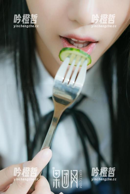 GIRLT果团网 - 福利竟在教室开启，不仅有little贝壳喵，图片也那么动人