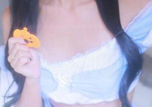 每次看到Habin夏彬(하빈)在天台的写真，福利的含糊里总让我留下想象空间。