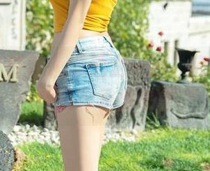 IMiss爱蜜社 – 潇洒走一回，萌白酱美脚图包等着你来拿