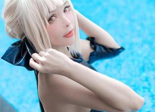 Kitkat Cosplay的定制双人写真:故意让人捉摸不透,太有趣了。