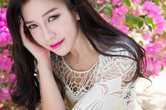 MiStar魅妍社 – 黄歆苑给我们带来了最新自拍，写真集里码了太多奇怪的瞬间呢。