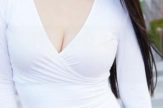 MiiTao蜜桃社 – 小魔女lily妹妹的全套写真，图片里藏着的不只是颜色哦！