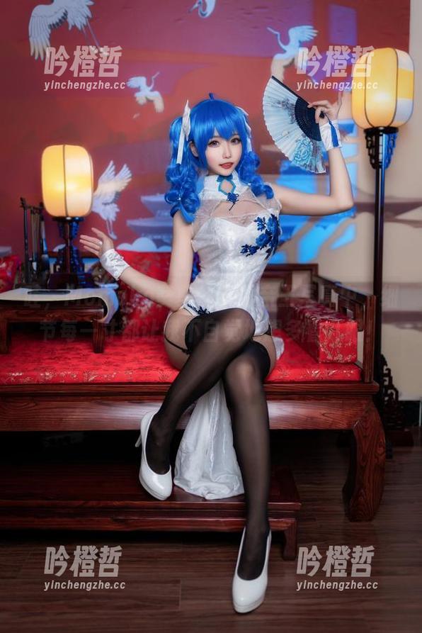 Momoko葵葵 哇,Momoko葵葵的欧根亲王写真中,细节每一寸都让我不自觉地想多看几眼!