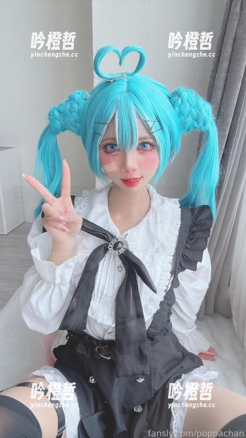 PoppaChan 在PoppaChan的JK图集中,每一帧都在挑战我的审美底线,心里迷迷糊糊的,哈哈。