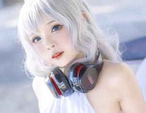 好吧,Sayo Momo的那件礼服,完全是展示资源的一个拗口秀。