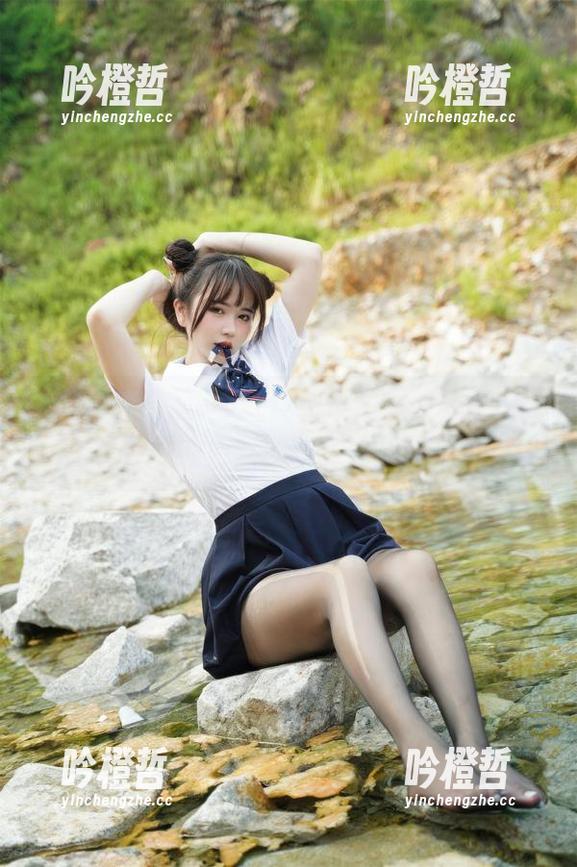 看Tina很妖孽呀在白丝里的精致影像，捞了不少好看的色调，真厉害搬砖的作品。