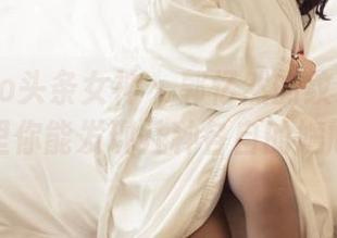TouTiao头条女神 – 郭忆然的纹身与瑜伽，原图里你能发现几种各自的尴尬姿态？
