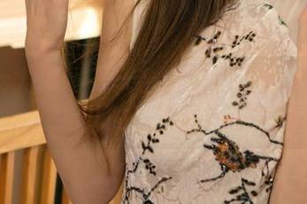 UGirls尤果网 – 天台上无需付费的美好——王瑞儿的一次偶然访客？