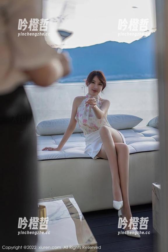 Xiuren秀人网 - 一边期待镂空的奇迹，一边在Elise谭晓彤的私拍里迷失了…