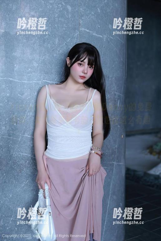 Xiuren秀人网 - 翻开丹妮Danny的免费图册，发现原来秘书的日常也能这么有趣！