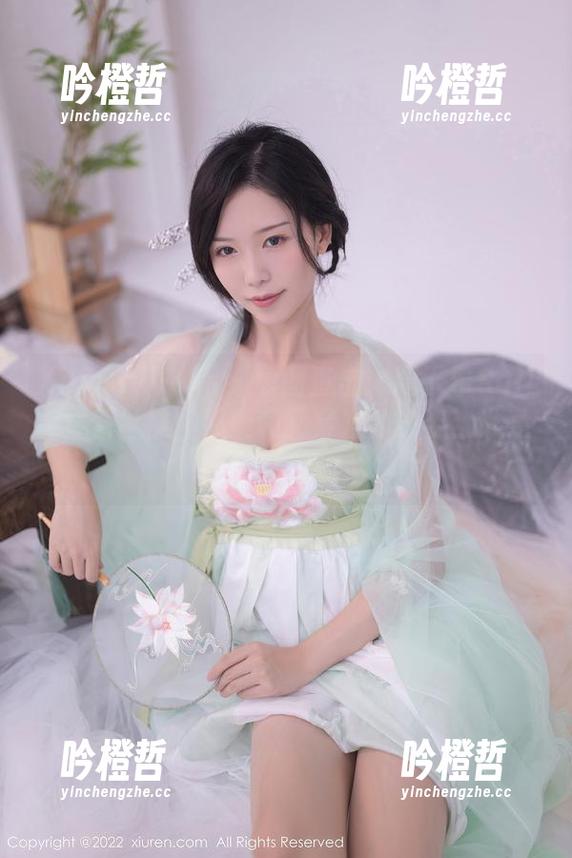 Xiuren秀人网 - 原图直击：周于希Sally穿着丝袜，那柔和又紧致的身姿，谁受得了啊？