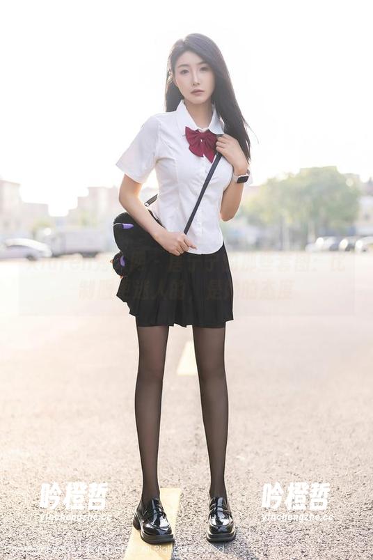 Xiuren秀人网 - 唐宁宁的那些套图：比制服更迷人的，是她的态度