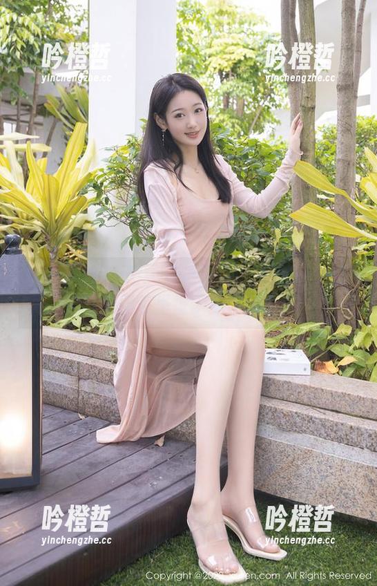 Xiuren秀人网-小海臀Rena Xiuren秀人网 - 你猜小海臀Rena全套自拍每张图包里埋了多少馊主意?