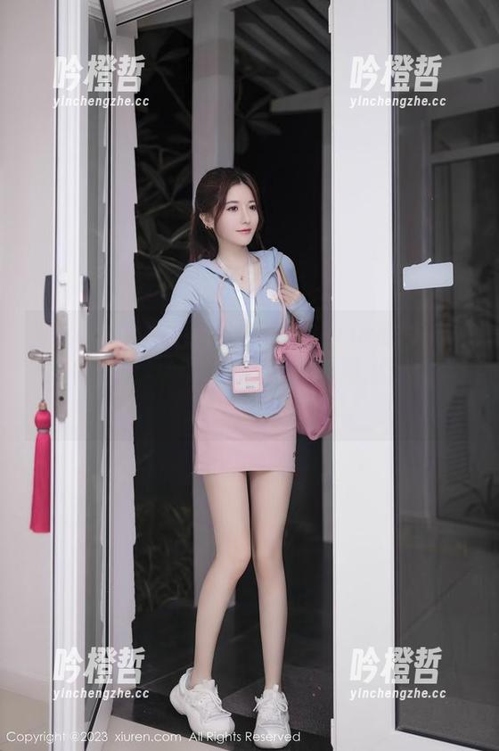 Xiuren秀人网 - 果儿victoria的丝袜写真，不得不承认，我开始想加入她的衣橱了