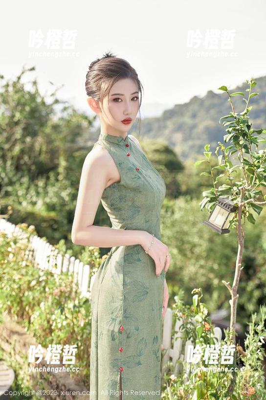 Xiuren秀人网 - 艾栗栗栗栗栗栗吖的内衣，原图中透出的淡雅恰到好处，真有墙面上的壁纸气质！