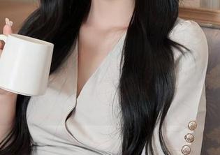 Xiuren秀人网 – 原图里软软roro的黑色实在是个谜，资源就像是开了一扇门，却又不那么清晰。