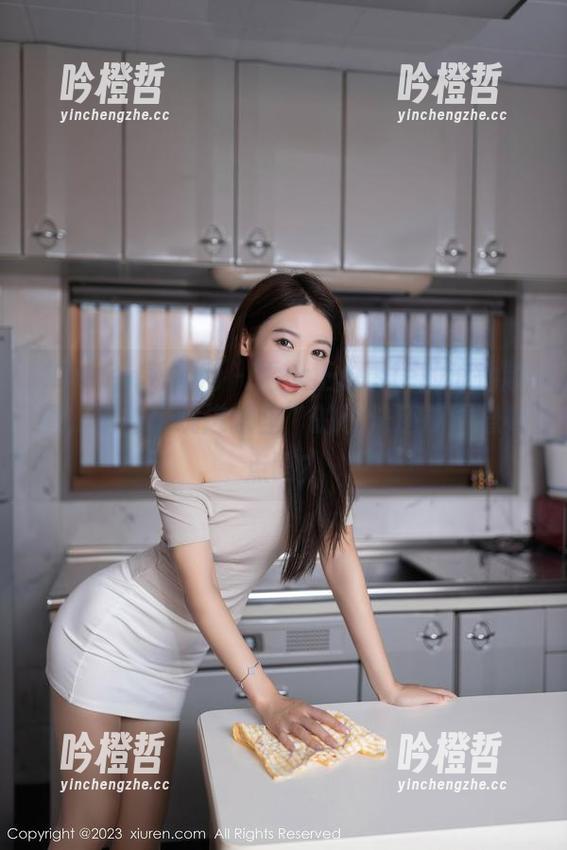 Xiuren秀人网 - 雯大王susie的泳池趣图，这种“跳进水里”的说法还能再悬疑点吗？