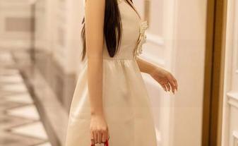 YouMi尤蜜荟 – 一套天使的私拍:小海臀Rena,你这是撒娇吗?