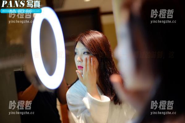 pans-妮妮 pans - 看妮妮在双人的原图里,姐妹荧光一闪而过的时刻,这答案...挺耐人寻味的。