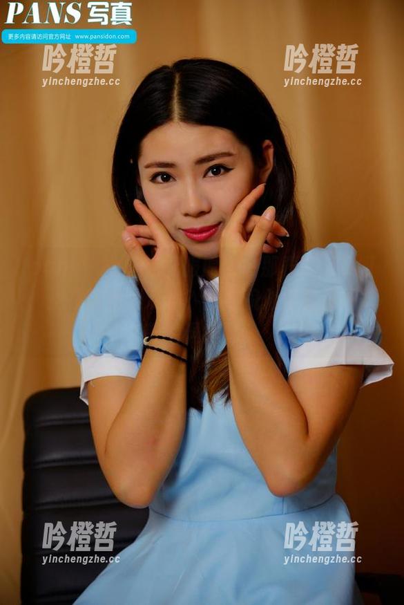 pans-曲奇 pans - 曲奇在礼服原图中那表情,哎呀,是在演什么戏吗?图册貌似带着某种隐蔽的讽刺味。