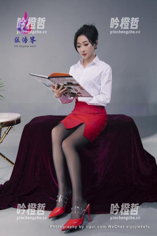 丽柜 - 菲菲与丝袜的绝妙组合，高清壁纸讓人眼前一亮。
