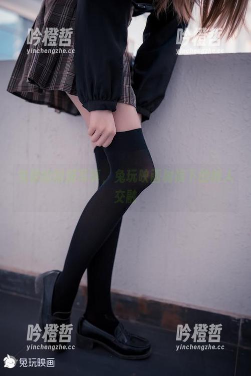 免费的制服写真，兔玩映画树荫下的醉人交融