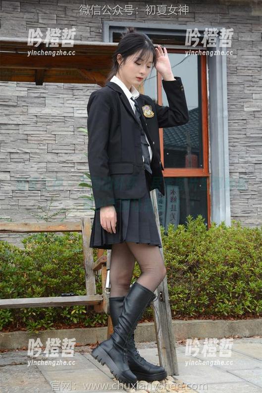 初夏女神 - 不同的环环，居家图片里那种松散的氛围让我喜欢
