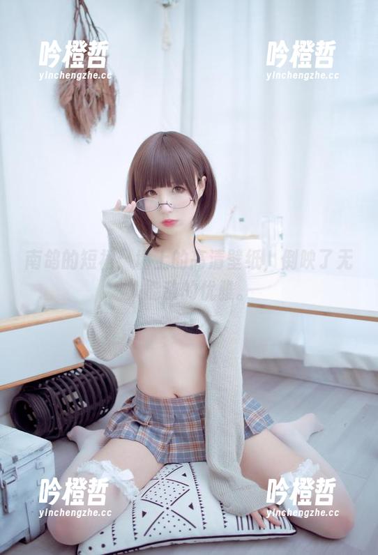 南鸽 南鸽的短裙:墙上的高清壁纸,倒映了无人能敌的优雅。