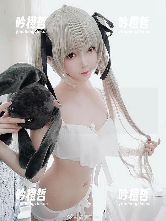 名濑弥七 最新作品关注名濑弥七的“女友”,那种随意的姿态,竟让我联想到一些温柔的瞬间。