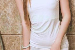 头条女神 – 唐嫣儿最新女孩作品，闪耀着青春的光芒，好想把照片挂在墙上！