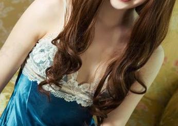 头条女神 – 高清白衬衫，梁芮溪又把观众的目光捕捉得死死的