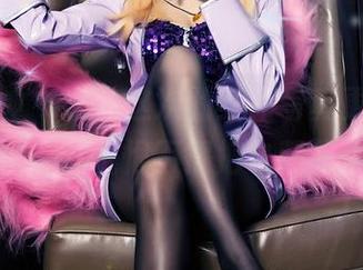 头条女神 – 火儿这次的红裙写真更新,心中小鹿乱撞恨不得把它藏起来。