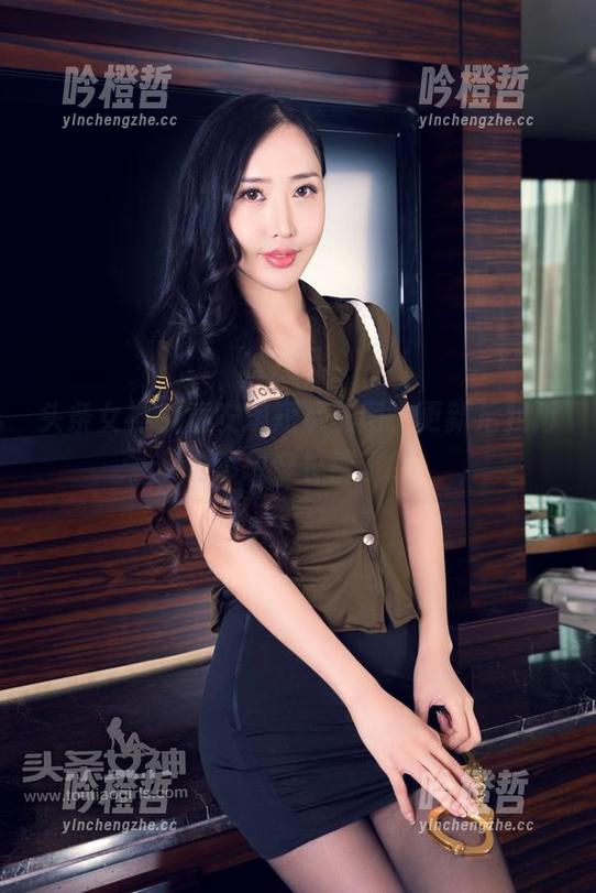 头条女神-童安琪 头条女神 - 童安琪短裤美图,更新后我再也不想穿长裤了!