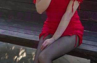 么么哒！小女巫露娜的镭射紫写真，照片里谁是主角？除了她，我的眼睛都被照得发紫了！