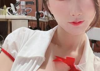 微密圈 – 精选小玉吃果冻泳池环游图包，搞得我想找机会也下水爽一把，随便玩玩漂浮。