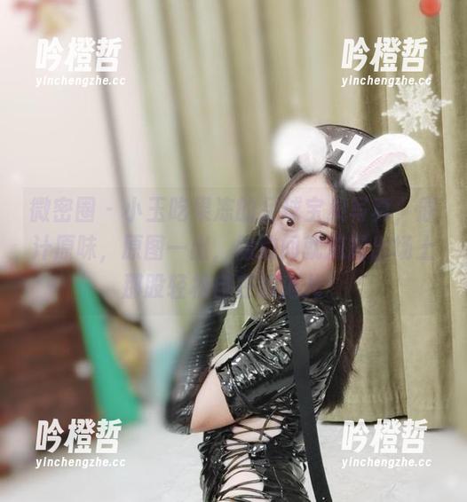 小玉吃果冻 微密圈 - 小玉吃果冻的足球宝贝写真,原汁原味,原图一出,隐约间就流露出场上那股轻松自在的范儿。