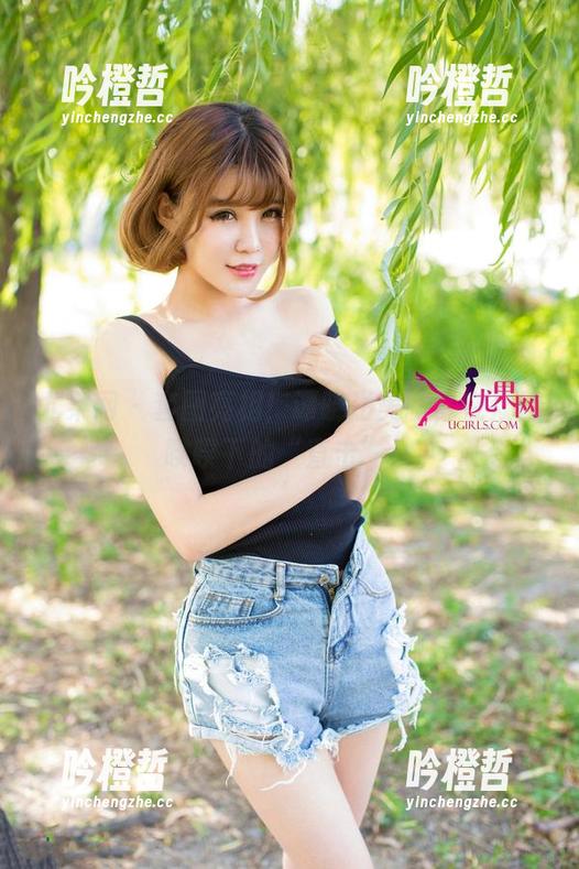 尤果网 - 套图亮相！谭晓彤美腿，在众目睽睽下的“直击”！