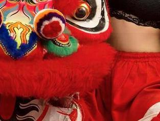 尤果网爱尤物 – 看!李宝儿在天台私拍:高处未必平稳,但勇气要有。
