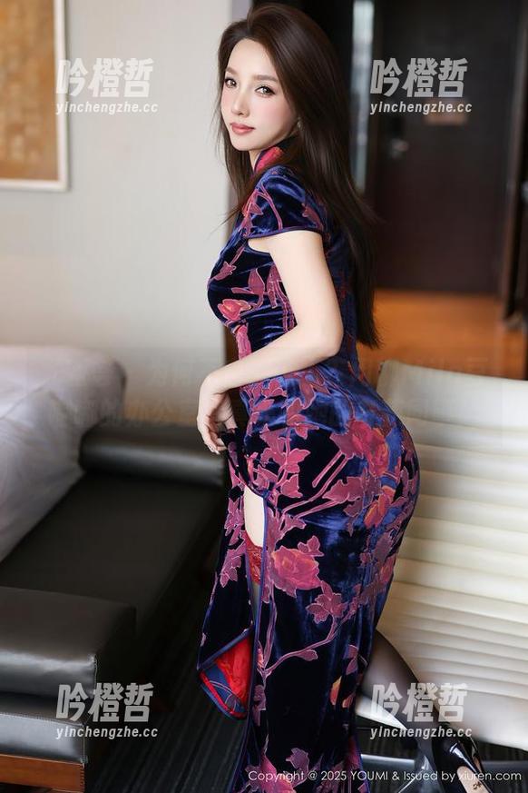 尤蜜荟-Mila豆嘟嘟 尤蜜荟 - 为何不自欺欺人?闲聊Mila豆嘟嘟的办公室写真集和她的奇葩同事!