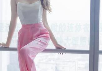 图片是这样，希希_啾的连体衣是那样，下载的时候别睁大眼睛哦