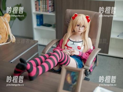 幼水铃衣 当幼水铃衣化身初音未来,观看她在兔子洞中撒欢,绝赞绝赞!