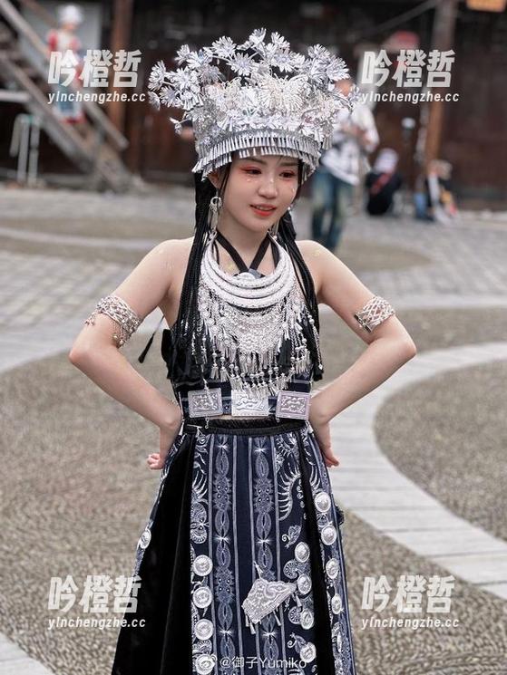 御子Yumiko 深邃的黑,御子Yumiko的图集和资源,让人一时难以言喻的眷恋。