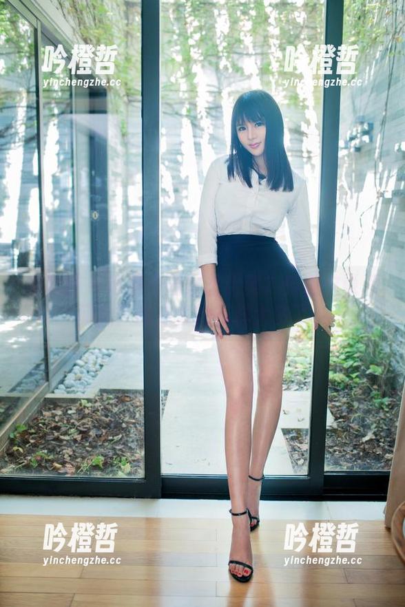 推女郎 - 谁要在浴缸里比美？何何夕说没问题！图库里的花样太多了。