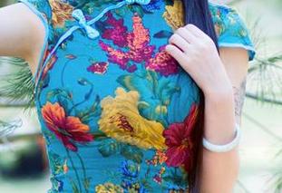 推女郎 – 图册中的黄可,教室里那种随性又自在的感觉