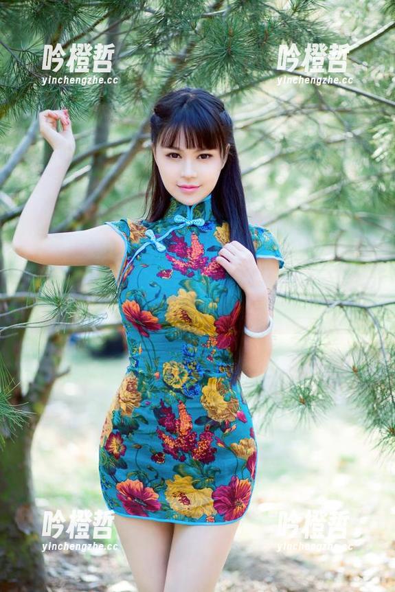 推女郎-黄可 推女郎 - 图册中的黄可,教室里那种随性又自在的感觉