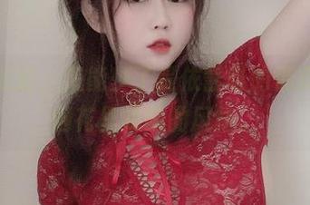 小女巫私拍，怎能少了是依酱呀的俏皮？这一趟花里胡哨的风格。