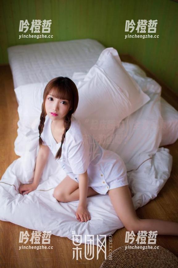 果团网 - 莫雅淇的“起床睡衣”全套写真，谁还在床上犯困呀？